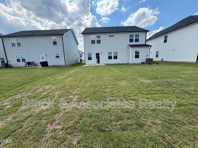Building Photo - 3230 Pelican Ln
