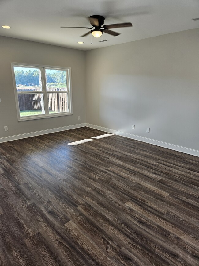 Building Photo - 212 Pine Is Ave