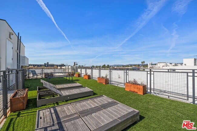 Building Photo - 3755 S Canfield Ave