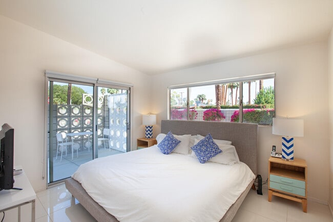 Building Photo - 2007 E Andreas Rd