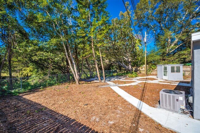 Building Photo - 1400 Poinciana Dr