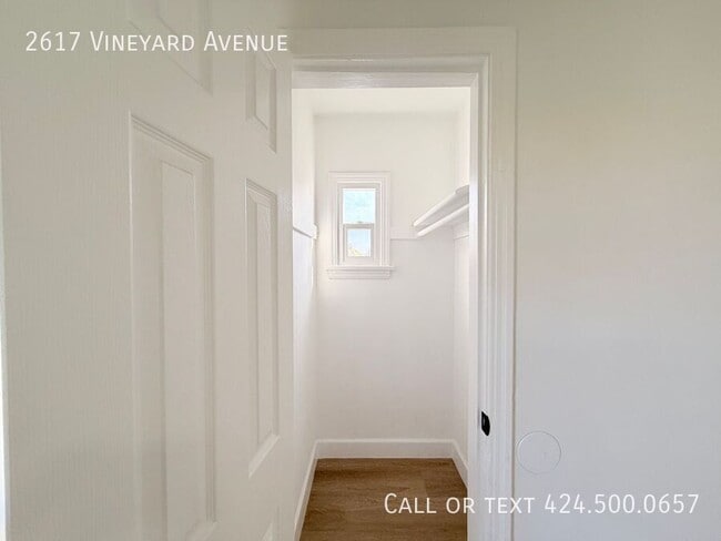 Building Photo - 2617 Vineyard Ave