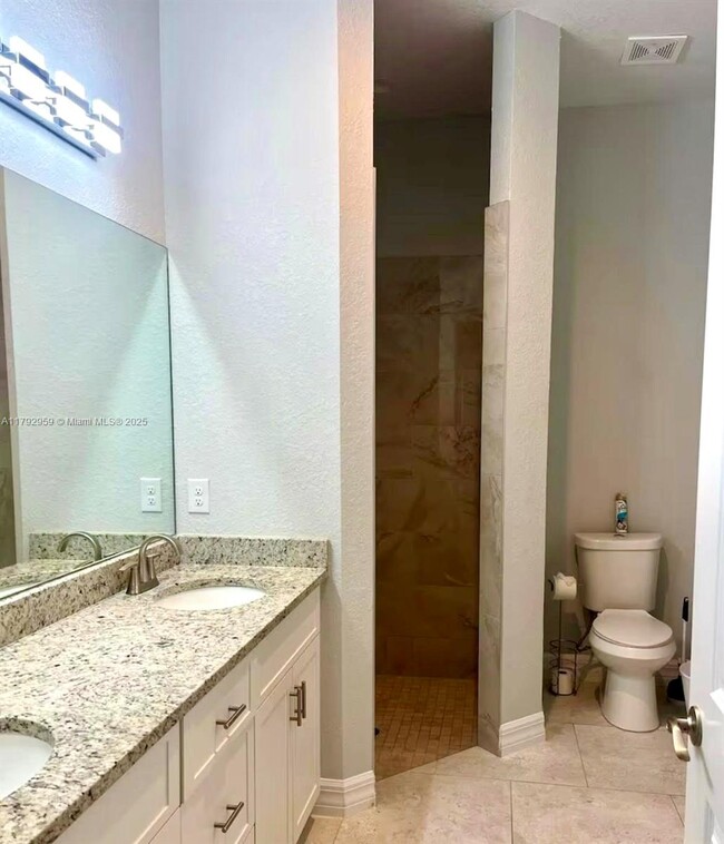 Building Photo - 15096 Aldama Cir