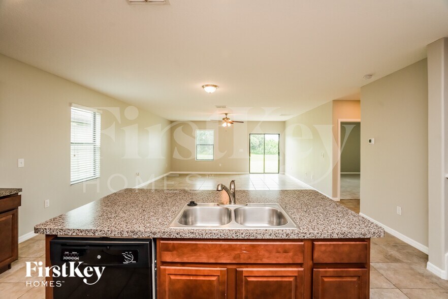 Building Photo - 9627 Sage Creek Dr