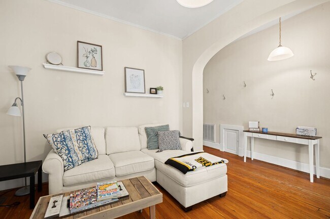 Building Photo - 1719 Hanover Ave