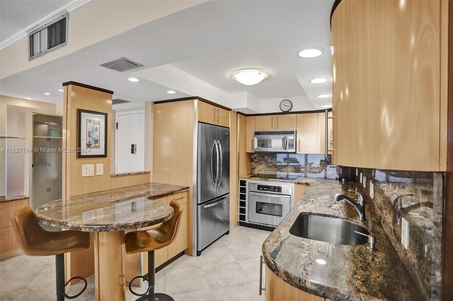 Building Photo - 2401 S Ocean Dr