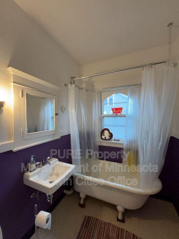 Building Photo - 3625 Park Ave