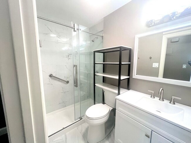 Building Photo - Charming 1-Bedroom Apartment Near JFK – Prime Location!