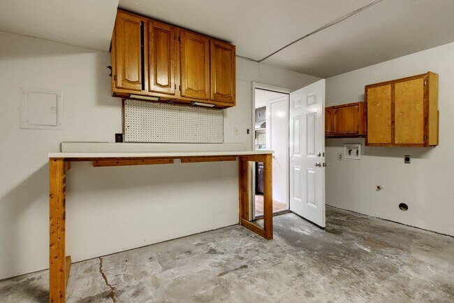 Building Photo - Two stories 3 Bedrooms & 3 Bathrooms Home for Rent in Desirable Anderson Mill NW of Austin