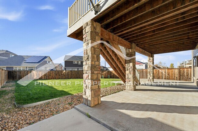 Building Photo - Gorgeous Home with Central AC and Washer/D...