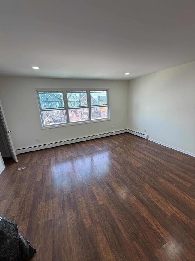 Building Photo - 293 Avenue C