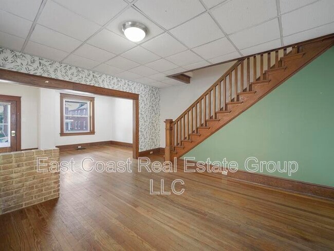 Building Photo - 827 Mulberry Ave