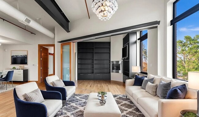 Building Photo - Luxury Old Town Loft in the Prestigious Magnolia Building