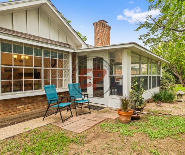 Building Photo - 712 Willow Creek Dr
