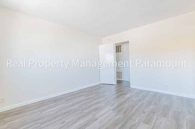 Building Photo - Beautiful One Bedroom Apartment in Miracle Mile