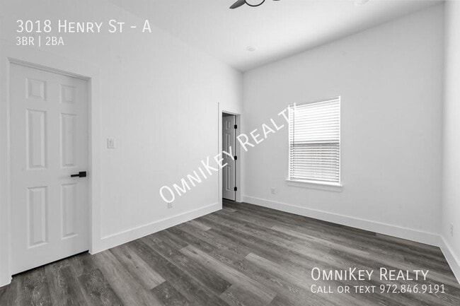 Building Photo - 3018 Henry St