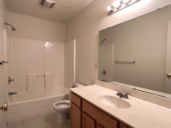 Building Photo - 2729-2733 Wyndham Way