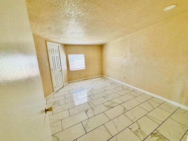 Building Photo - 5 N Judy Ln