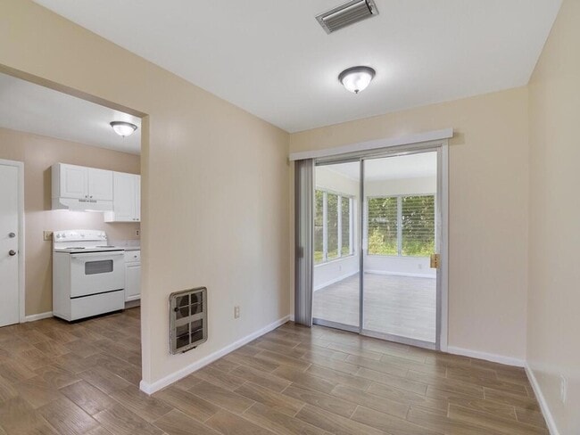 Building Photo - 7502 Pacific Ave