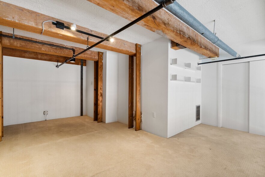 Building Photo - 15 Sleeper St