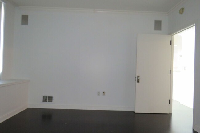 Building Photo - 2 bedroom at the BEACON