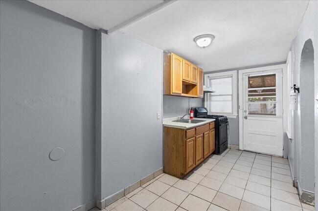 Building Photo - 1215 S Octagon Rd