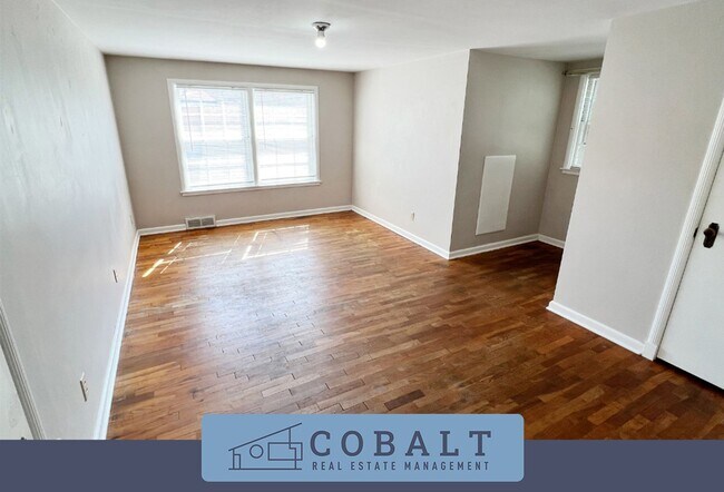 Primary Photo - Beautiful 5 Bed House Perfectly Located Ju...