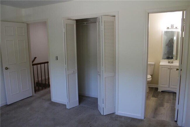 Building Photo - 1233 Sweet Pine Dr