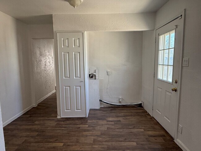 Building Photo - 3137 N Tom Green Ave