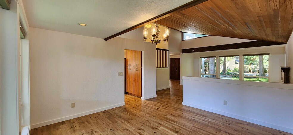 Building Photo - 2417 Sahalee Dr W