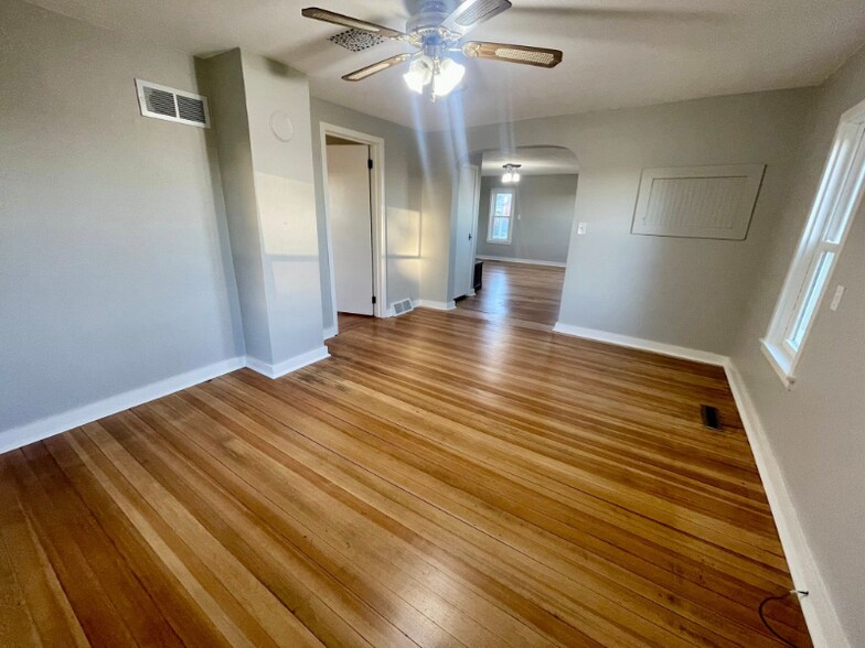 Building Photo - 2055 140th St