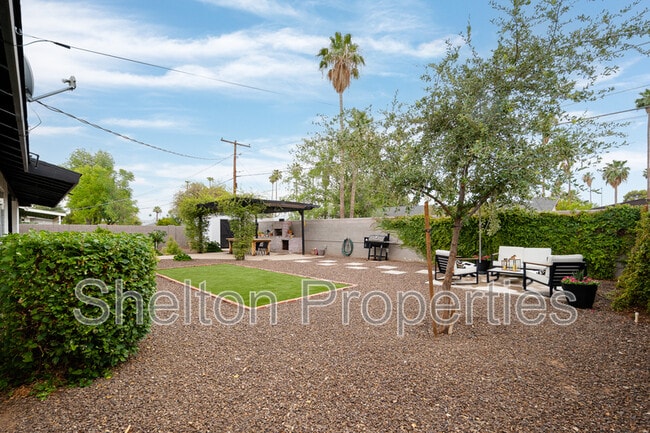 Building Photo - 1731 W Highland Ave