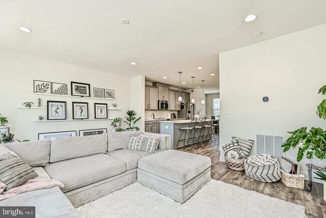 Building Photo - 13821 Litespeed Way