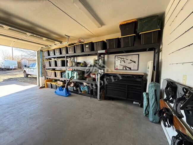 Building Photo - 844 Tori Cir