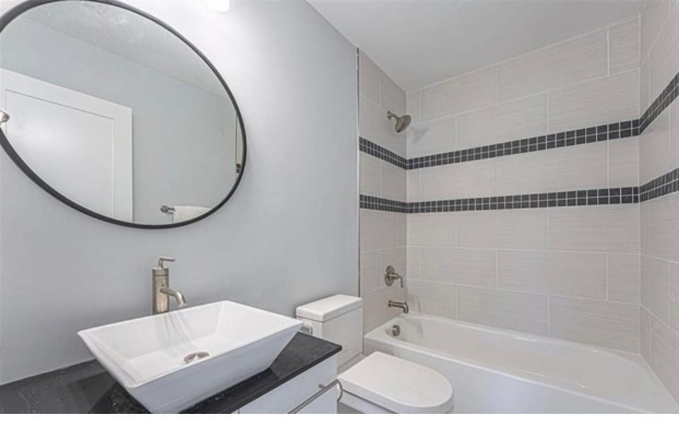 2nd full bath has tiled tib/shower combo with a floating vanity - 1017 Hightower St