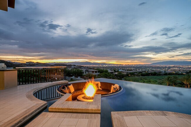 Building Photo - UNUBSTRUCTED VIEWS FROM THIS MACDONALD HIG...