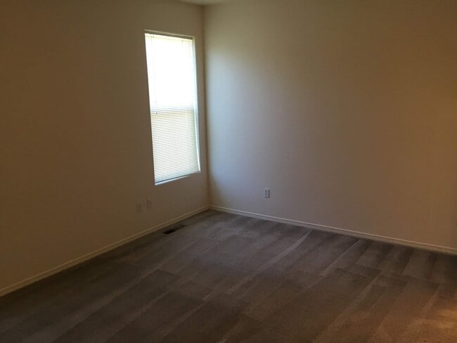 Building Photo - 3 Bedroom house in Bethel-Danebo Area