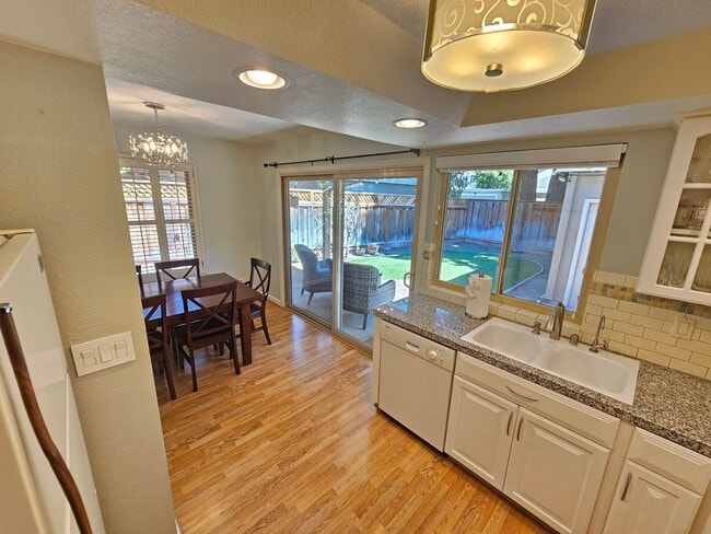 Building Photo - Beautiful Two Bedroom Two Bath Home
