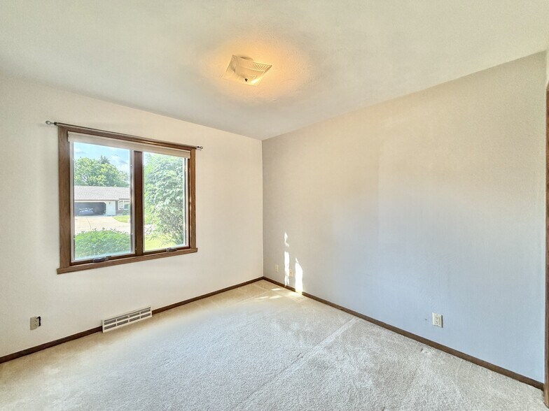 Building Photo - 4012 Oldwyck Dr