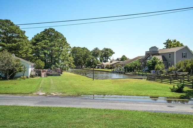 Building Photo - 5457 Warren St