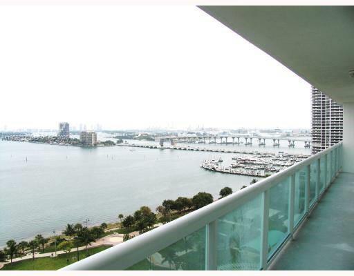 Building Photo - 1800 N Bayshore Dr