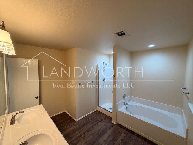 Building Photo - 9617 Olivia Dr