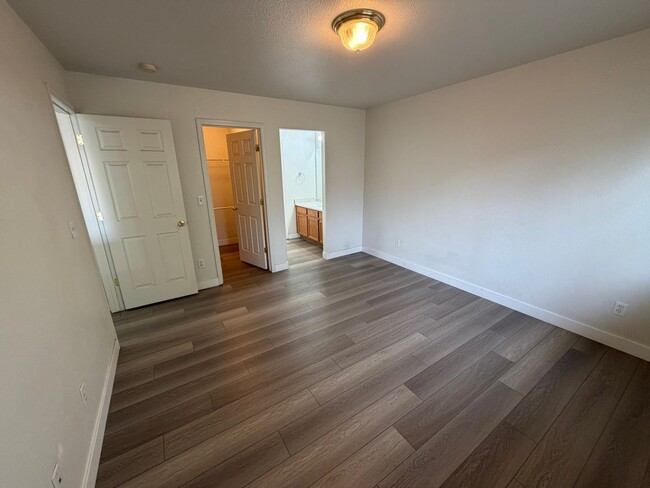 Building Photo - 3 Bedroom 2.5 Bathroom Home in Northwest Reno!