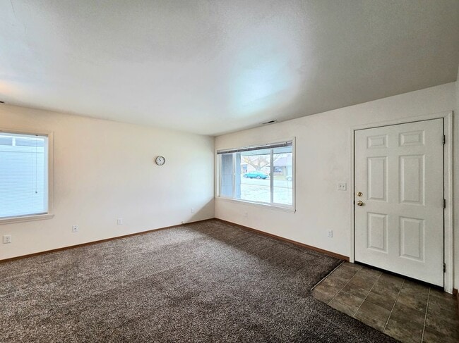 Building Photo - 1231/1233 Montana St. Duplex