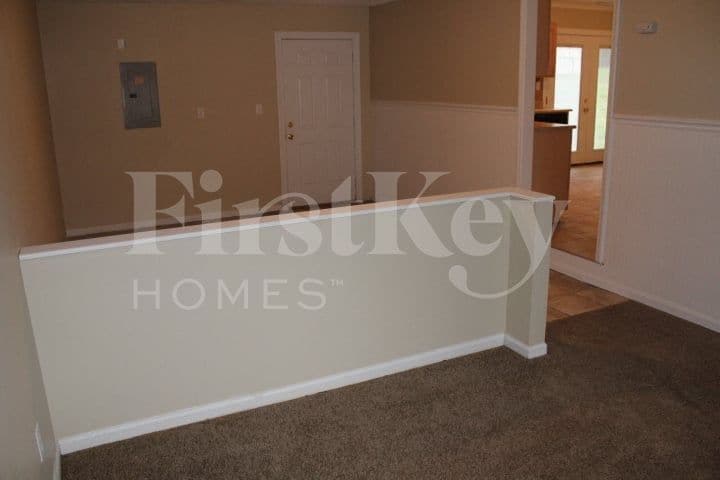 Building Photo - 9440 Port Royal Dr