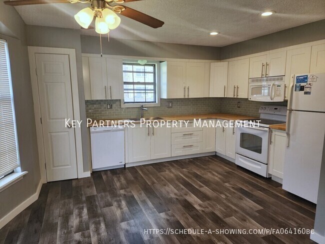 Building Photo - 9110 W 102nd St