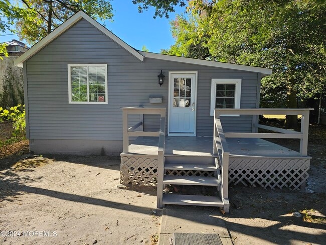 Primary Photo - 912 Sunset Ave