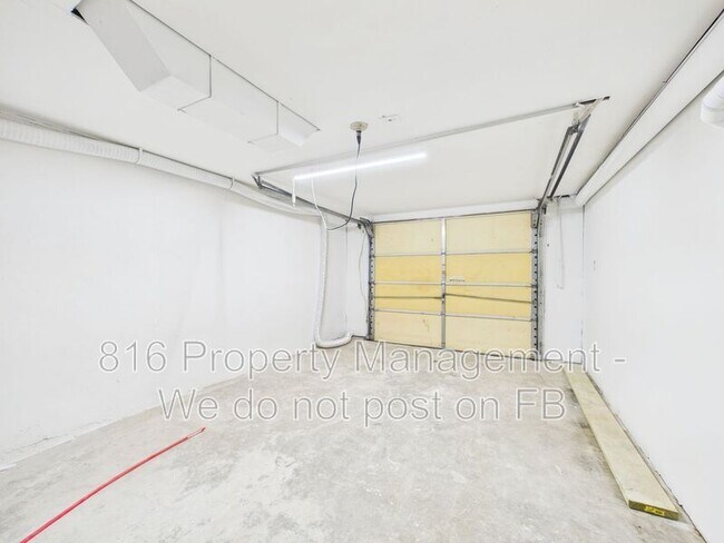 Building Photo - 100 S Oxford Ave