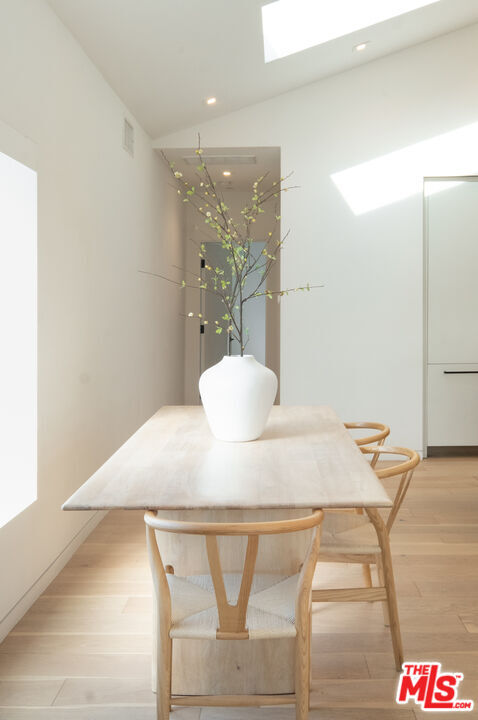 Building Photo - 627 Sunset Ave