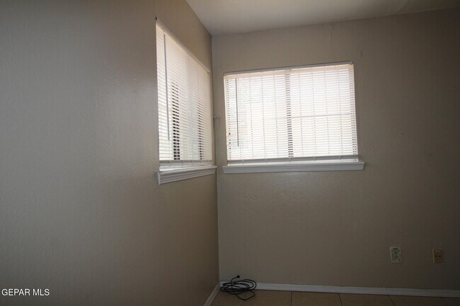 Building Photo - 10711 Ivanhoe Dr